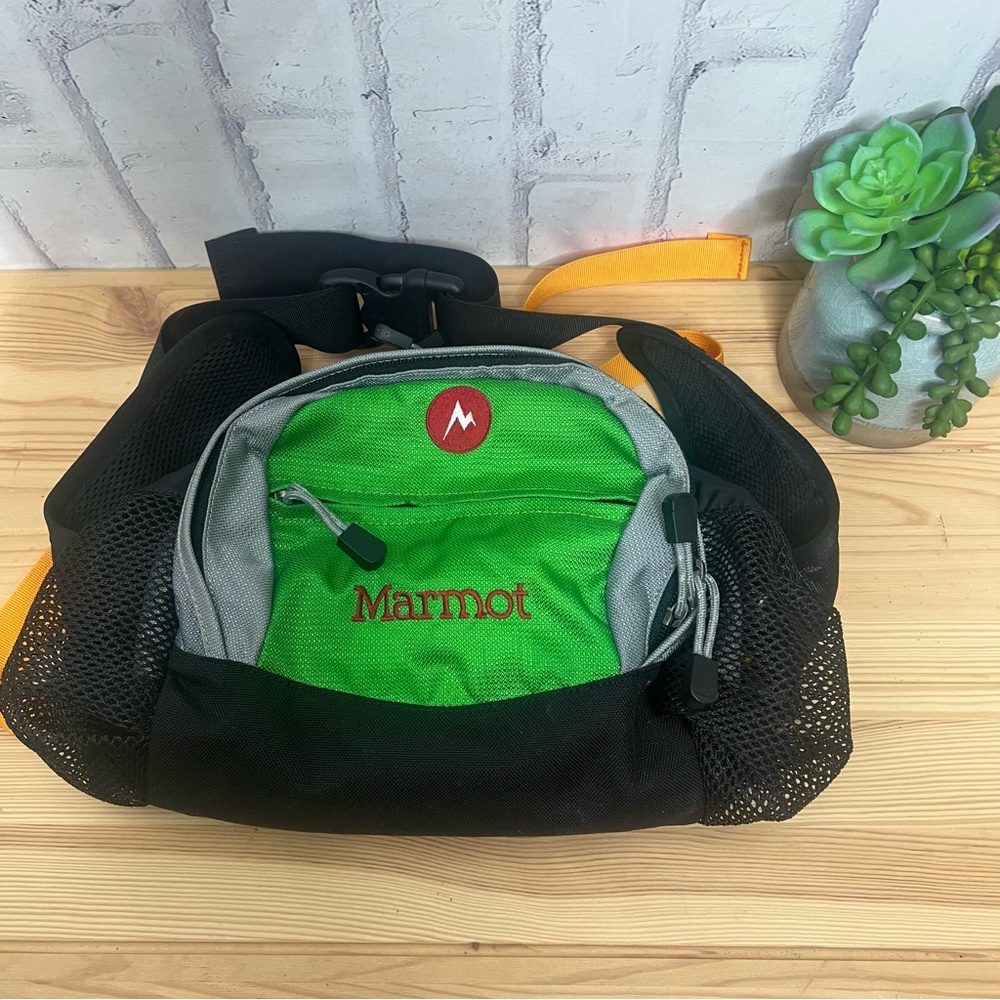 Marmot Biospan Walkabout Lumbar Pack Green Zippered Hiker Pack Shoulder Strap